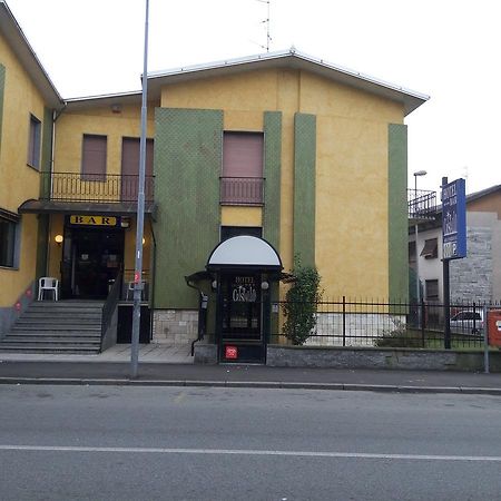 נוברה Hotel Cristallo מראה חיצוני תמונה