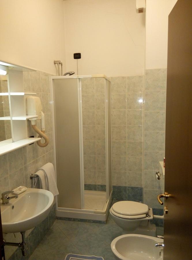 נוברה Hotel Cristallo מראה חיצוני תמונה