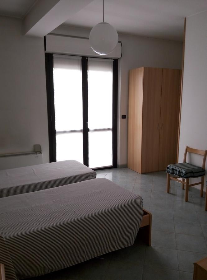 נוברה Hotel Cristallo מראה חיצוני תמונה