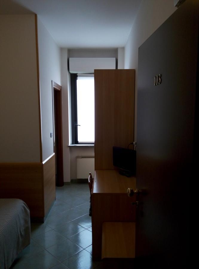 נוברה Hotel Cristallo מראה חיצוני תמונה