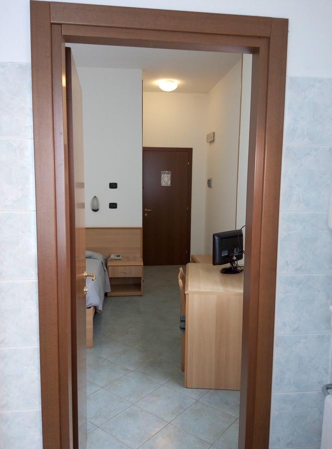 נוברה Hotel Cristallo מראה חיצוני תמונה