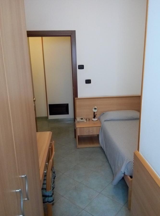 נוברה Hotel Cristallo מראה חיצוני תמונה