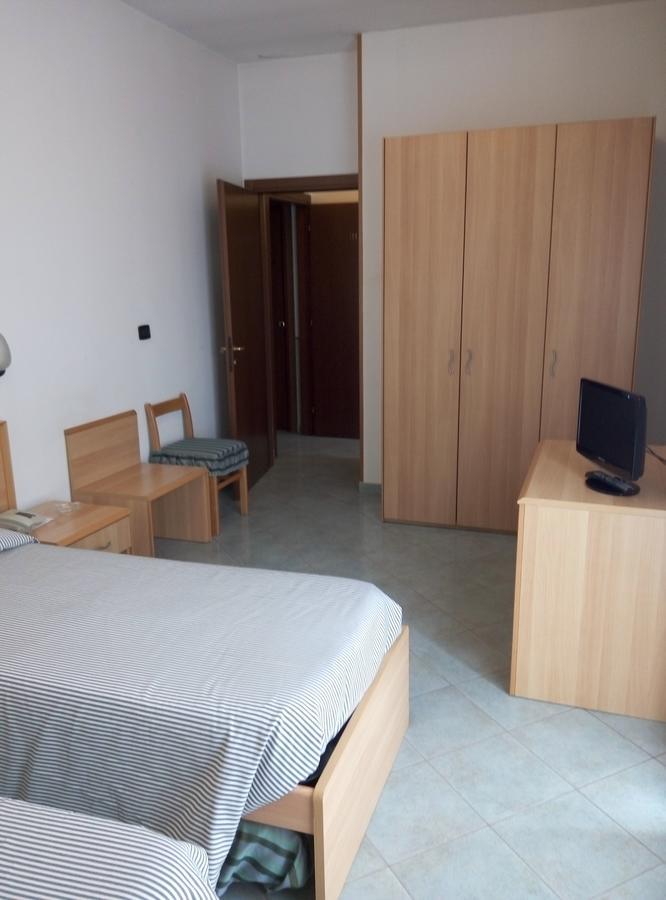 נוברה Hotel Cristallo מראה חיצוני תמונה