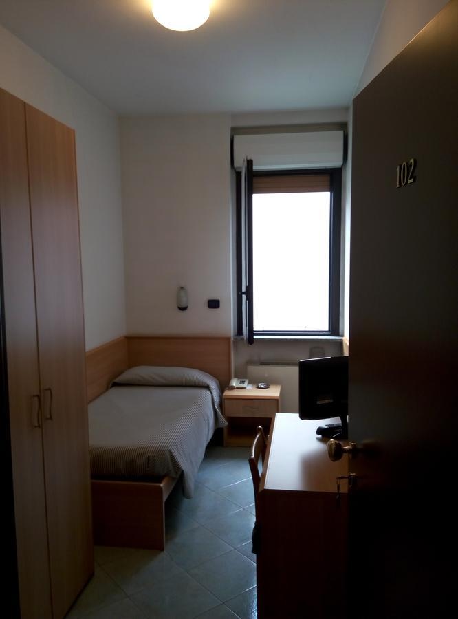 נוברה Hotel Cristallo מראה חיצוני תמונה