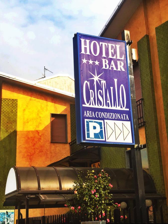 נוברה Hotel Cristallo מראה חיצוני תמונה