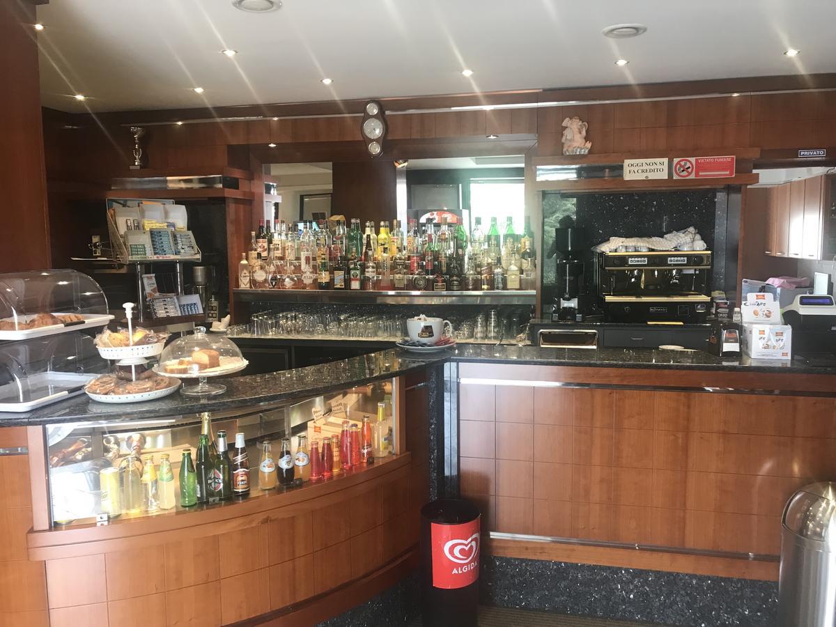 נוברה Hotel Cristallo מראה חיצוני תמונה