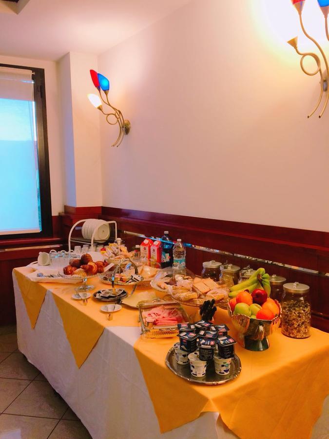 נוברה Hotel Cristallo מראה חיצוני תמונה