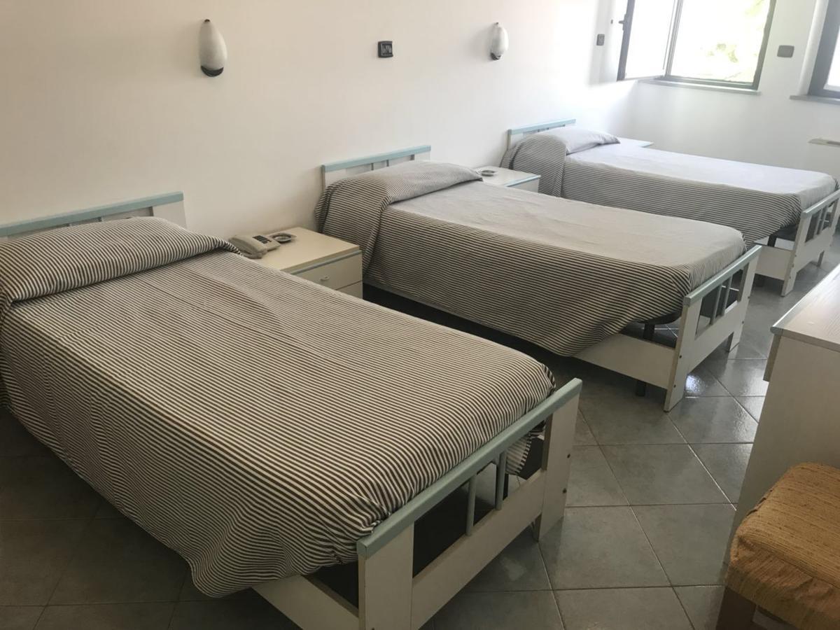 נוברה Hotel Cristallo מראה חיצוני תמונה