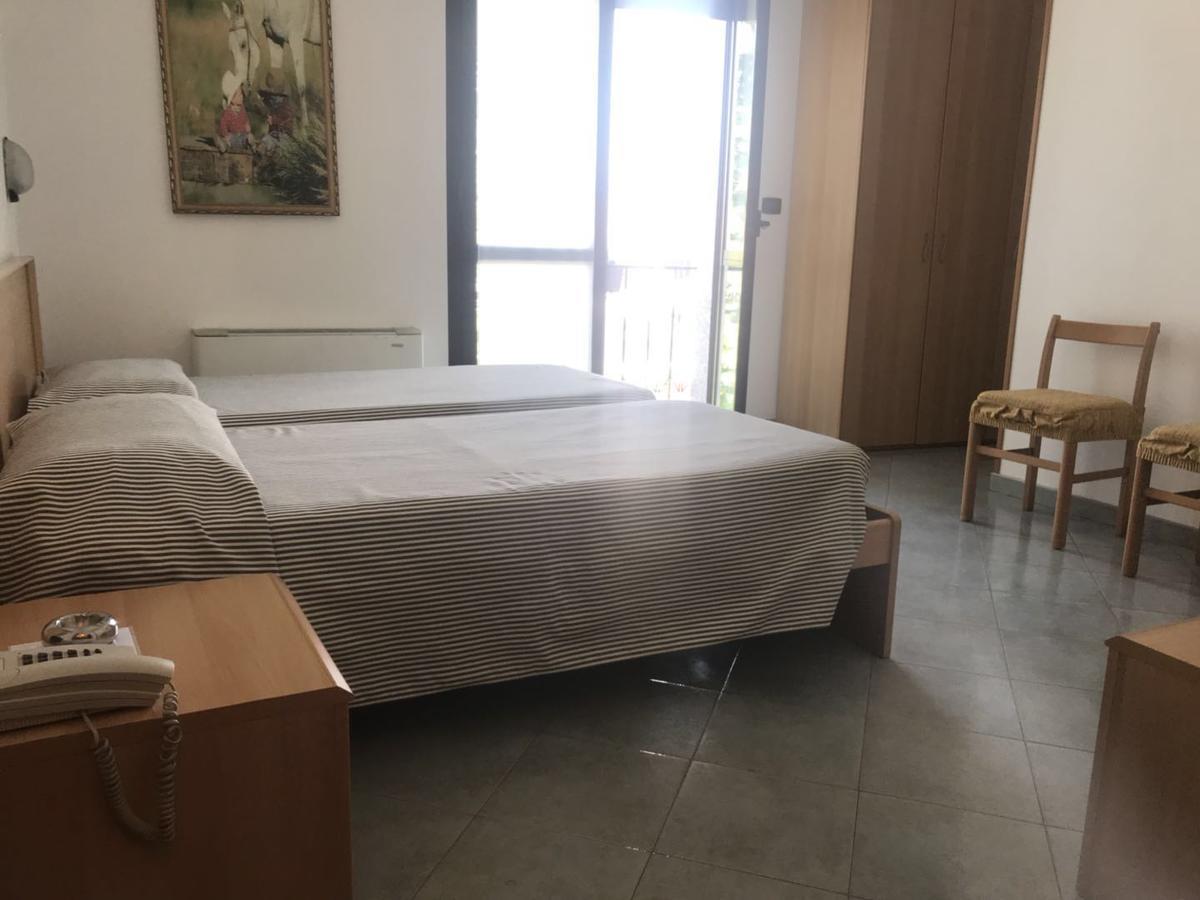 נוברה Hotel Cristallo מראה חיצוני תמונה